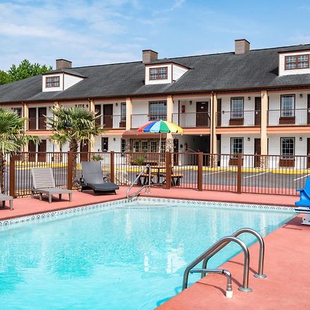 Baymont By Wyndham Commerce Ga Near Tanger Outlets Mall Buitenkant foto