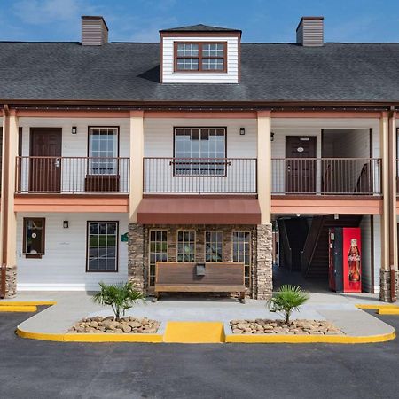 Baymont By Wyndham Commerce Ga Near Tanger Outlets Mall Buitenkant foto