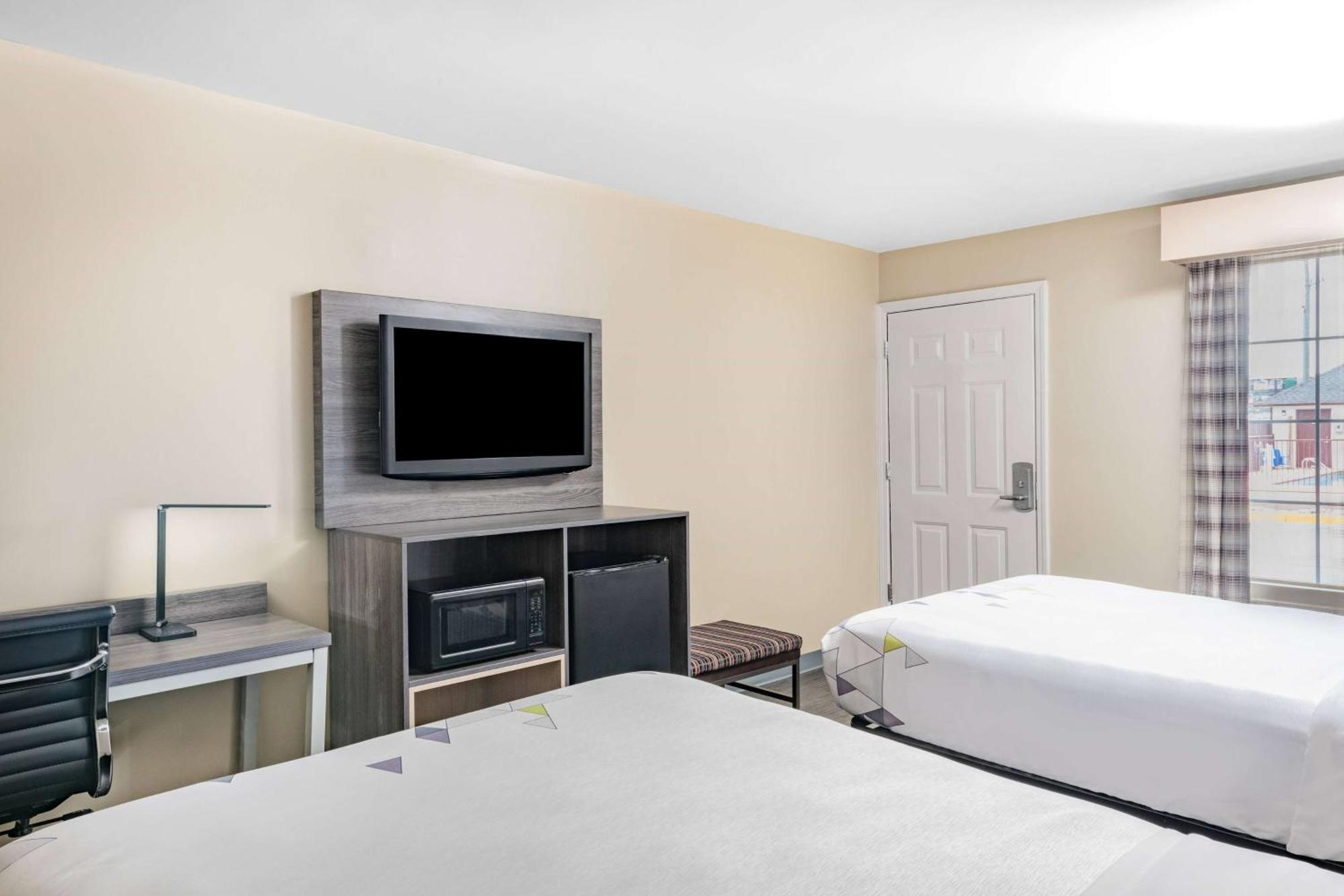 Baymont By Wyndham Commerce Ga Near Tanger Outlets Mall Buitenkant foto