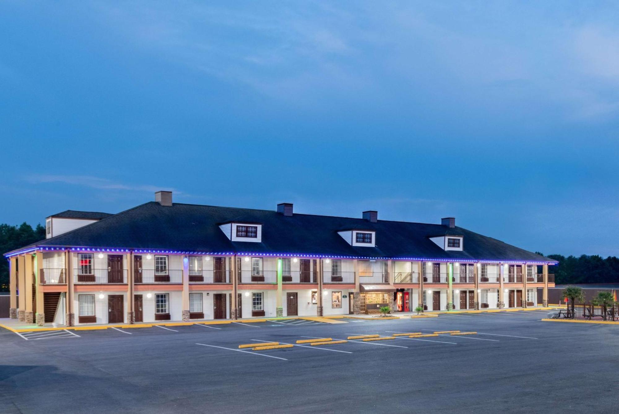 Baymont By Wyndham Commerce Ga Near Tanger Outlets Mall Buitenkant foto