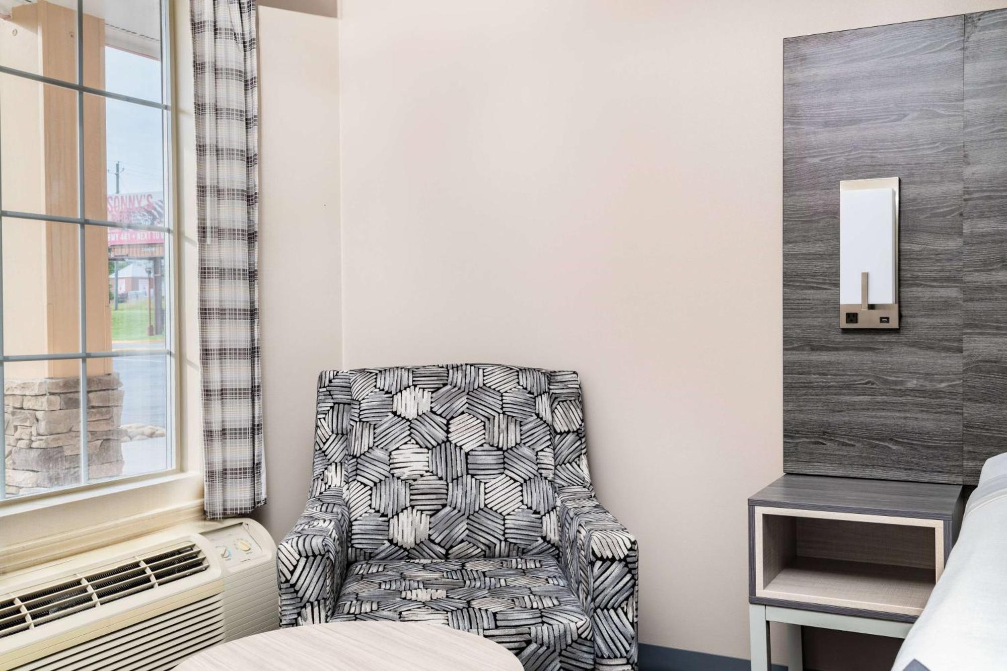 Baymont By Wyndham Commerce Ga Near Tanger Outlets Mall Buitenkant foto