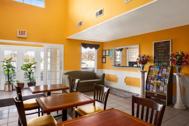 Baymont By Wyndham Commerce Ga Near Tanger Outlets Mall Buitenkant foto